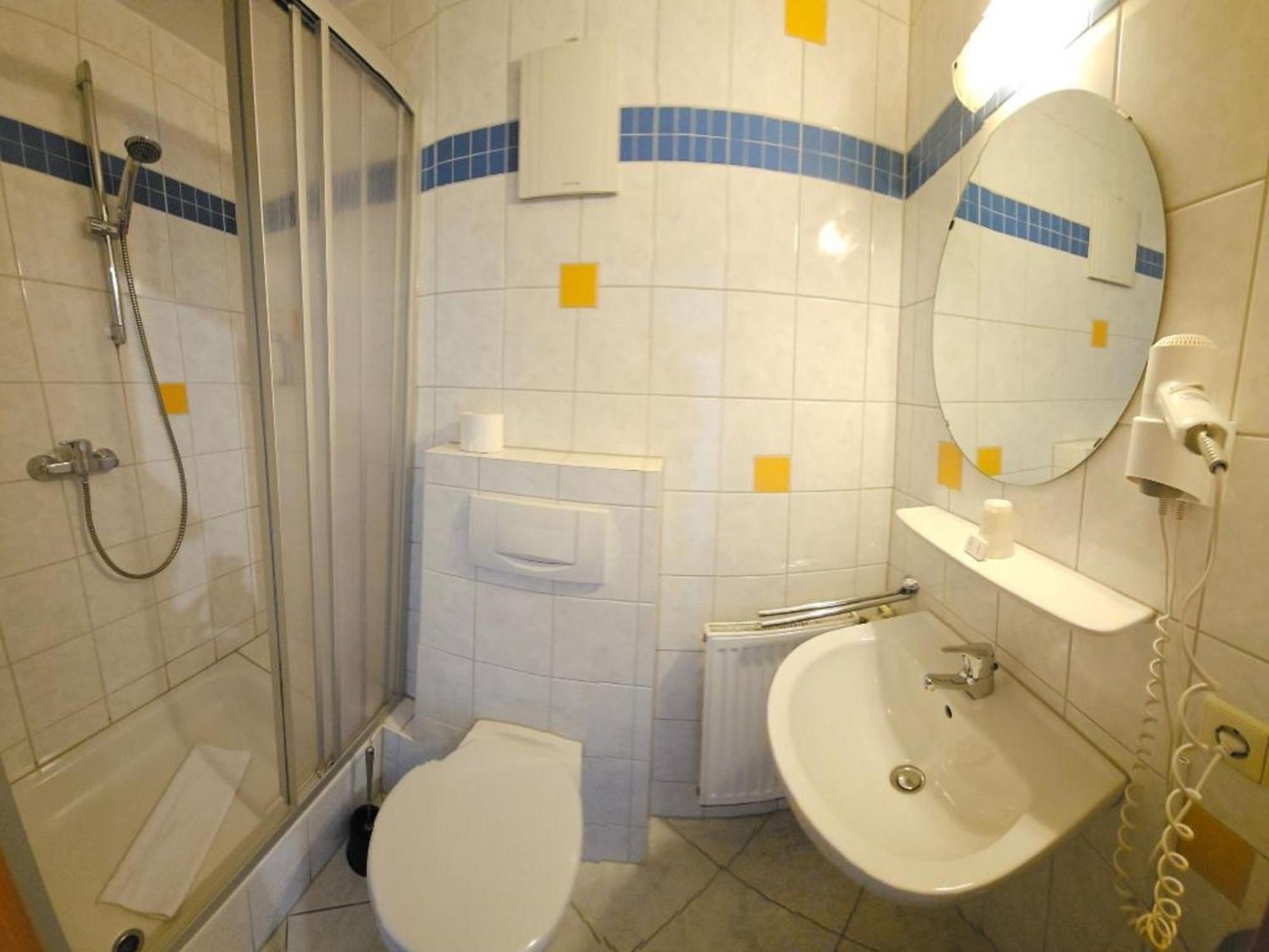 Hotel Hirsch Gunzburg Bagian luar foto