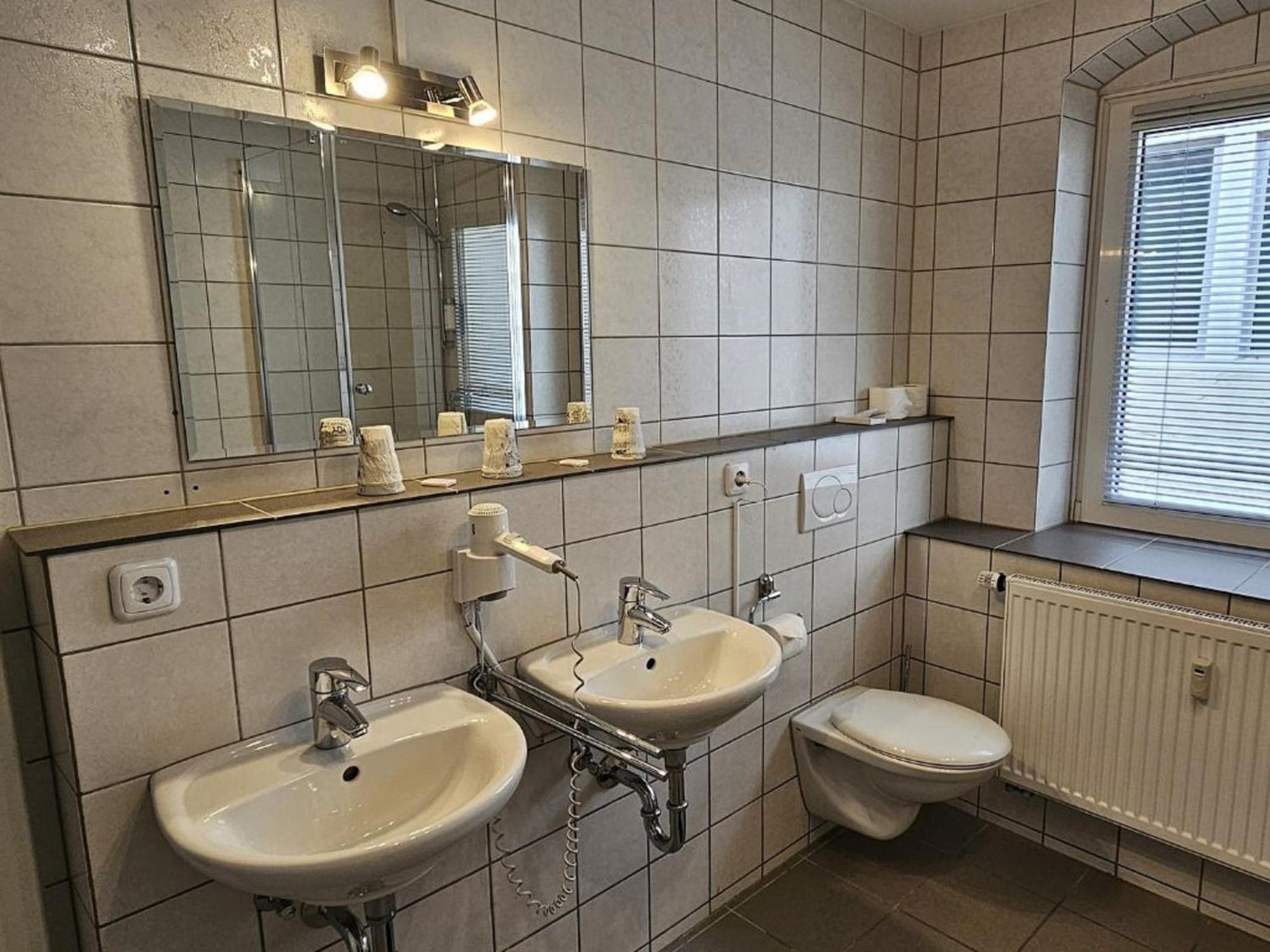 Hotel Hirsch Gunzburg Bagian luar foto