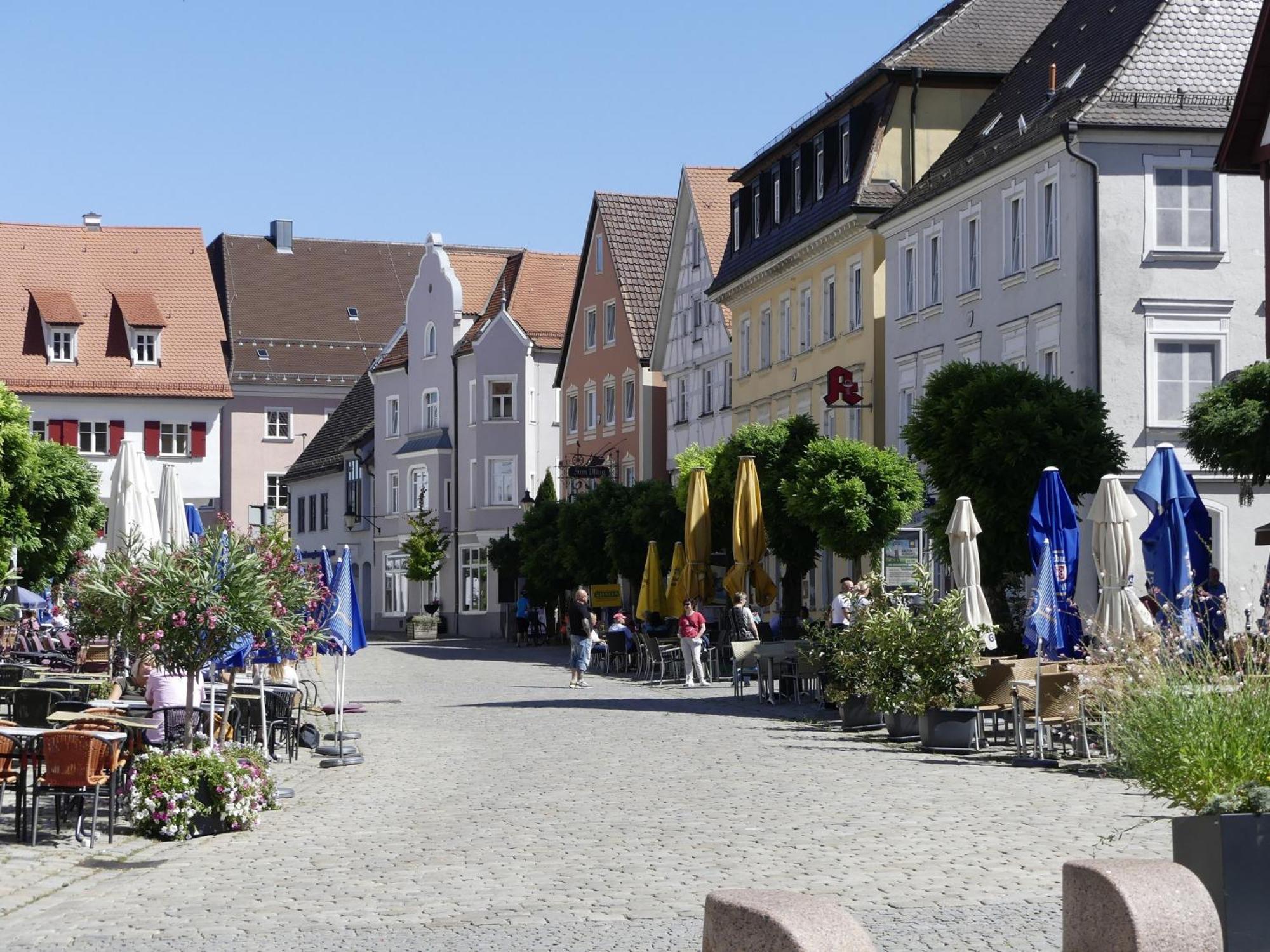 Hotel Hirsch Gunzburg Bagian luar foto