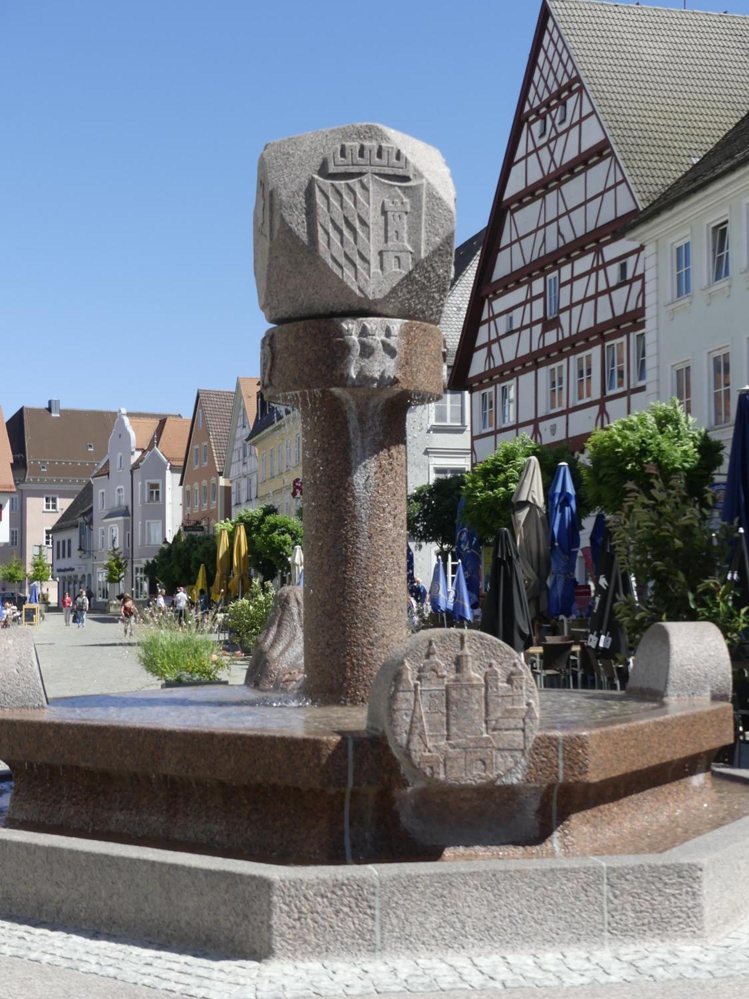 Hotel Hirsch Gunzburg Bagian luar foto