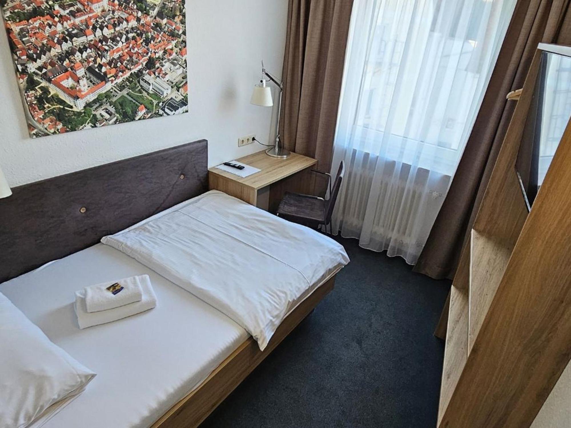 Hotel Hirsch Gunzburg Bagian luar foto