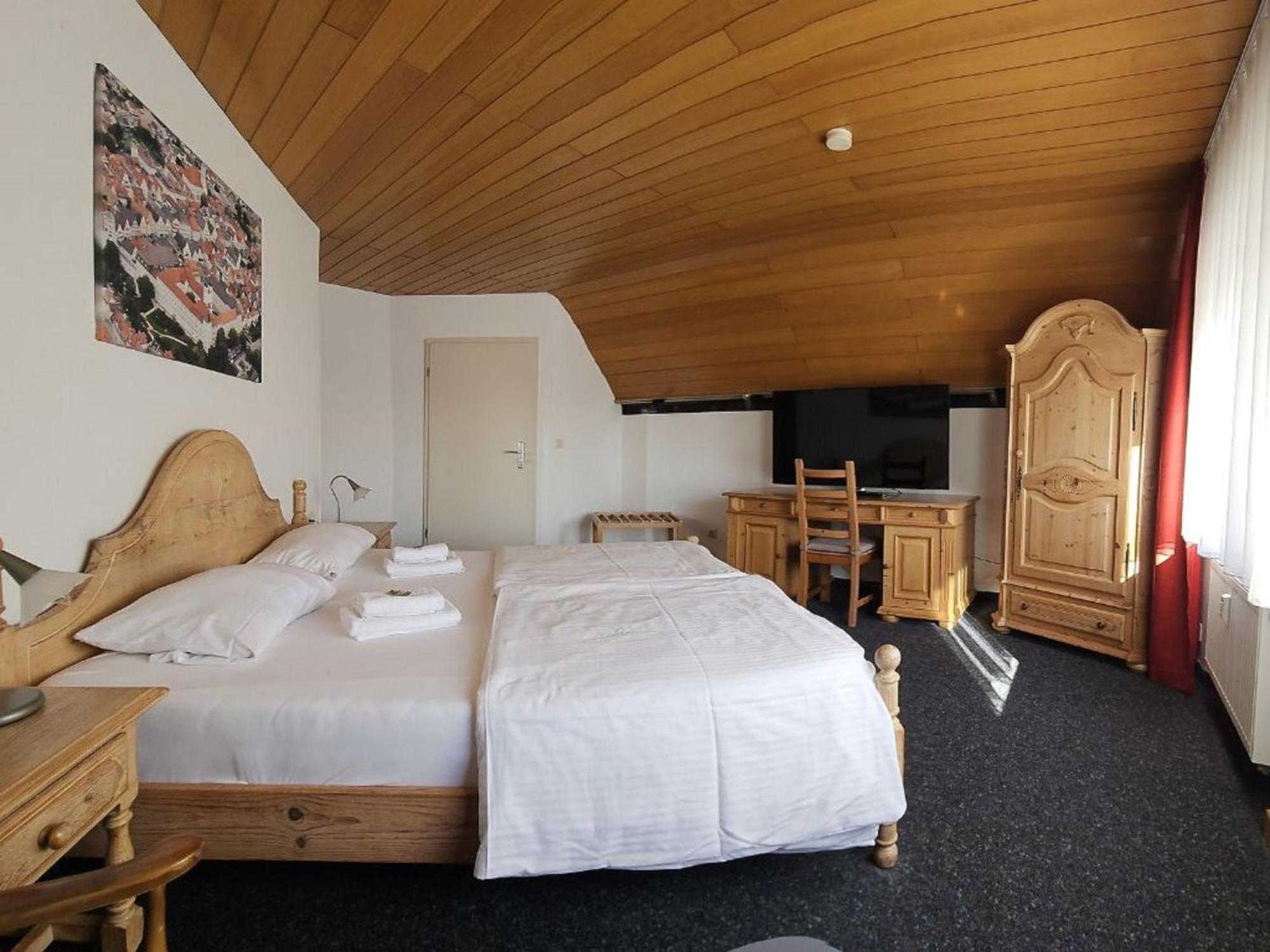 Hotel Hirsch Gunzburg Bagian luar foto