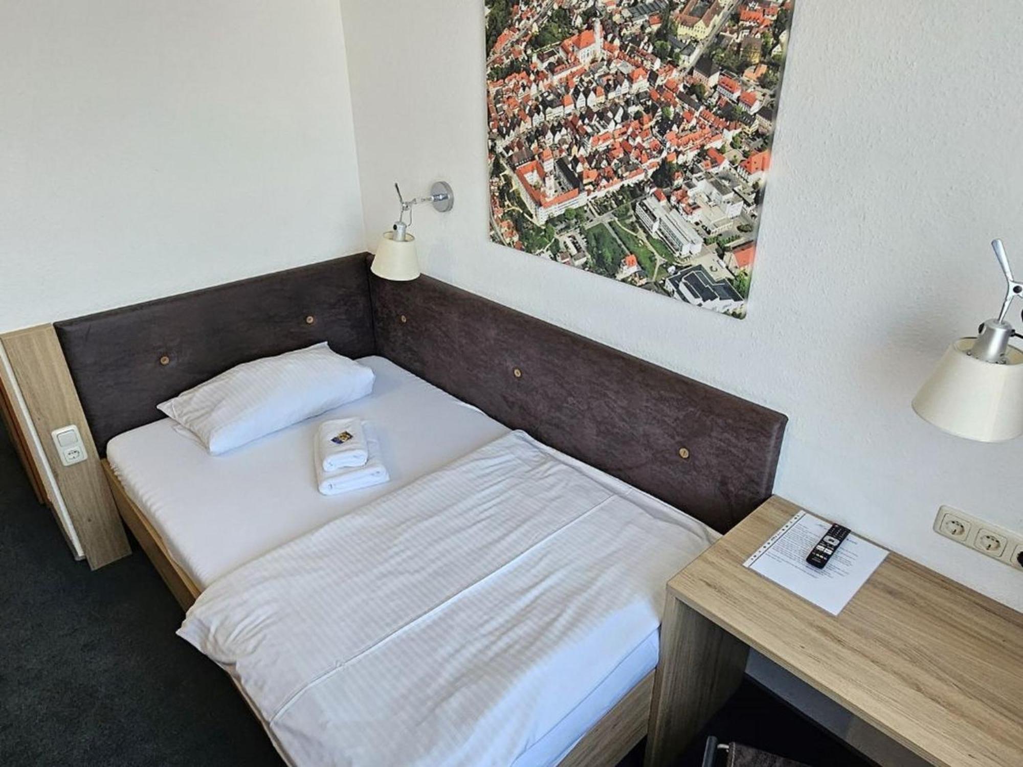 Hotel Hirsch Gunzburg Bagian luar foto