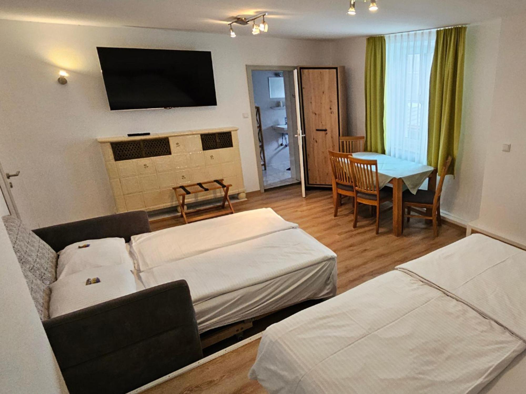 Hotel Hirsch Gunzburg Bagian luar foto